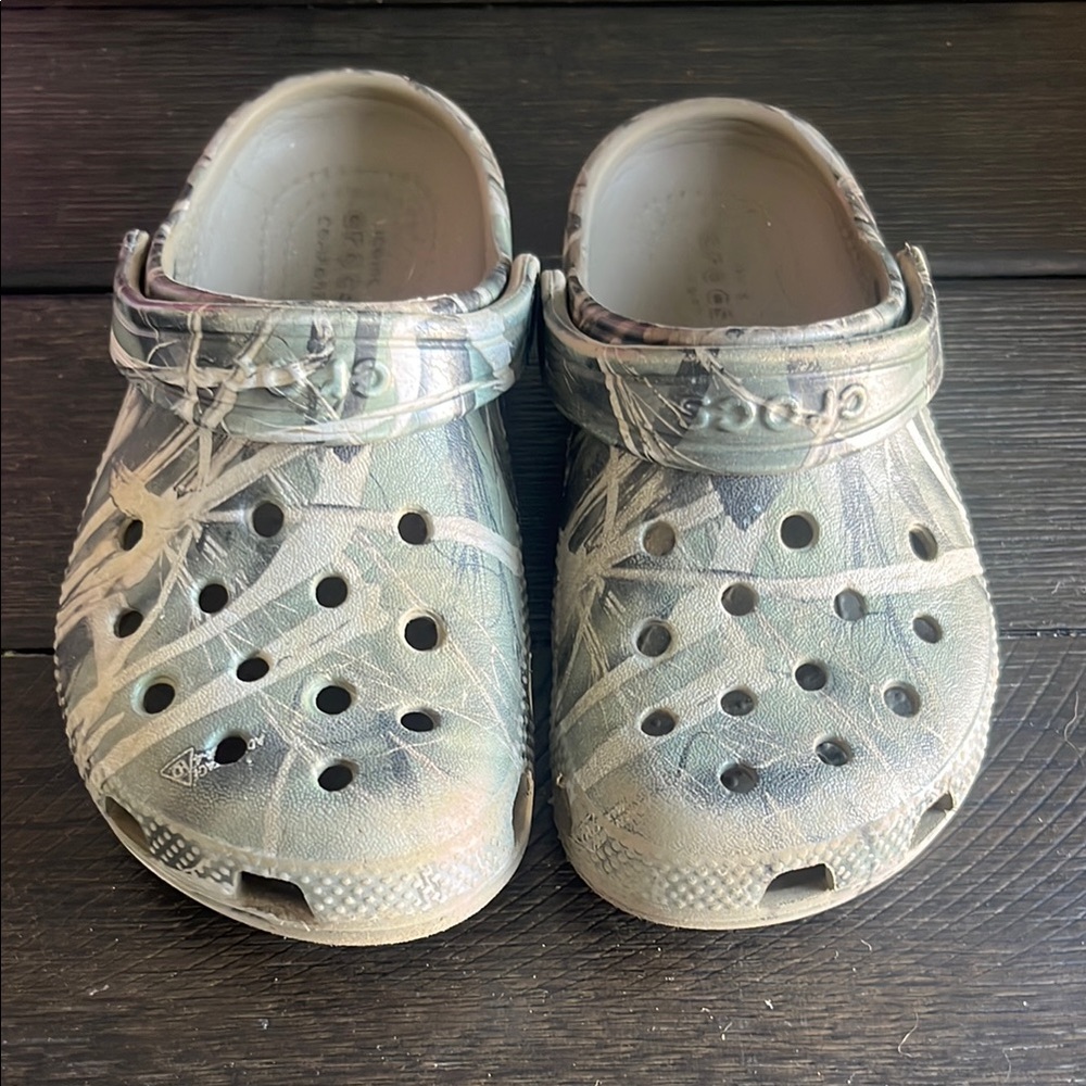 Crocs Kids Camo Clogs C10